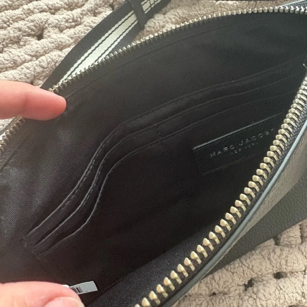 Marc Jacobs Cosmo Leather Crossbody Bag Black Pebble Chic Thick Strap NWOT - Picture 7 of 9